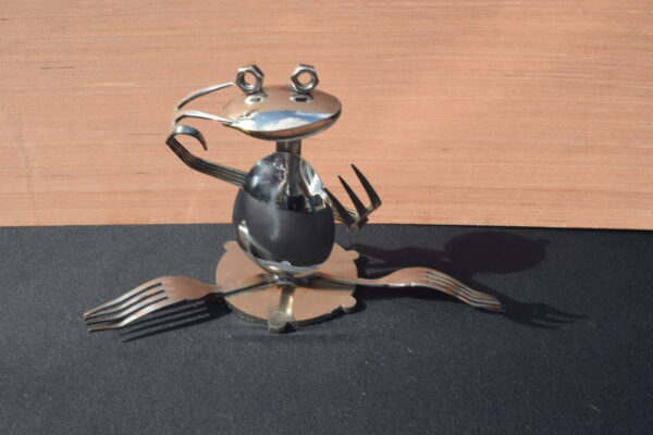 Cutlery Frog